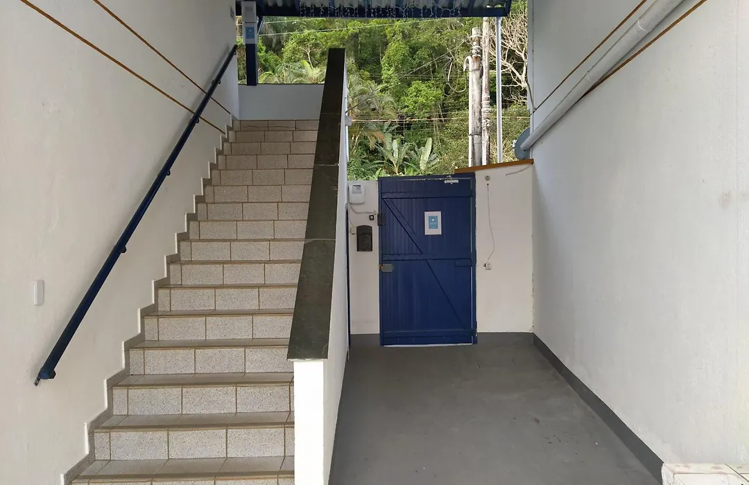 Condominio Encantador com Piscina-1